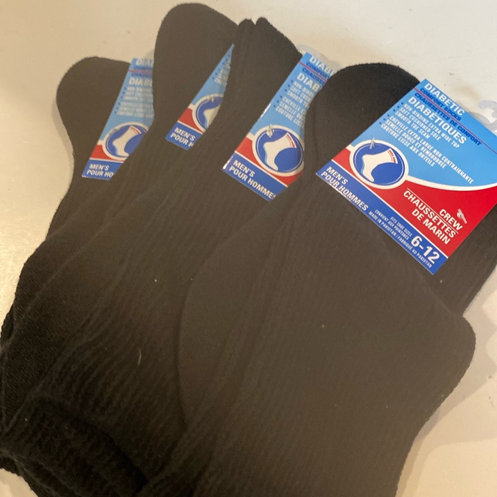 NWT 4 Pairs Men’s Black Diabetic Comfort Crew Socks